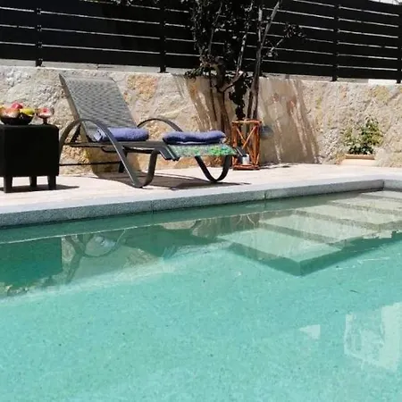 度假居 Iliogioma Stone With Pool In Island *